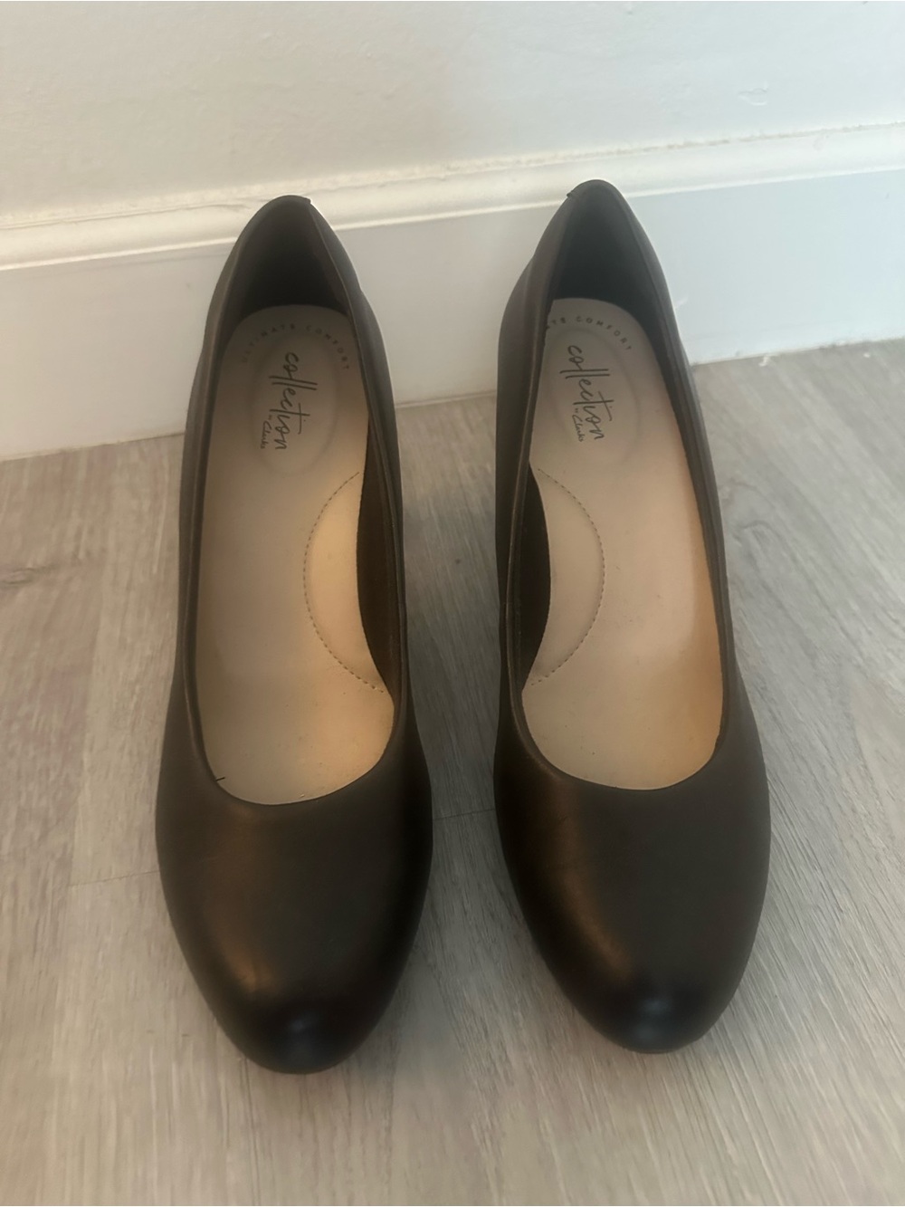 Clarks Black Rounded Toe Mid-Heel Pump - Picture 2 of 3